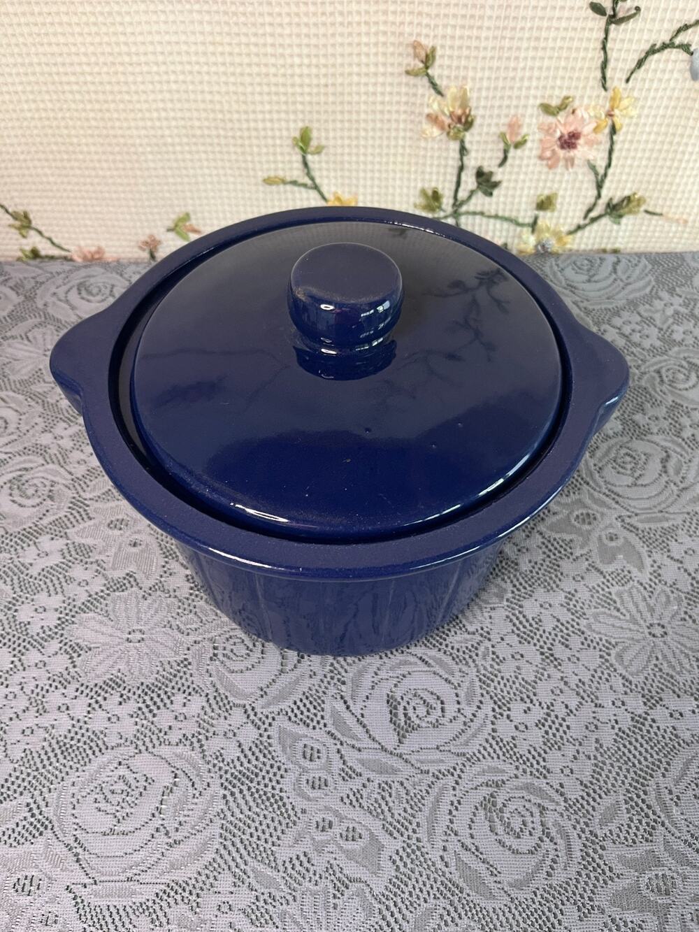 Robinson Ransbottom RRP Co Roseville Ohio Blue Covered Casserole Bean Pot Lid